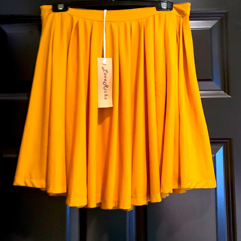 Love Riche skirt in mustard new with tags